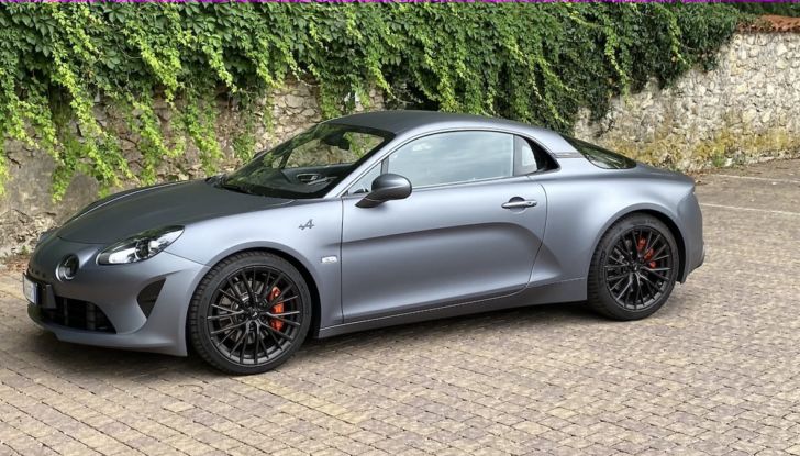 Alpine A110S 2021: prova su strada della “sportivetta” francese - Foto 1 di 21