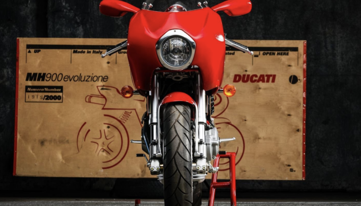 All’asta una Ducati MH900 dedicata a Mike Hailwood - Foto 2 di 10