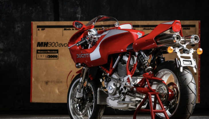 All’asta una Ducati MH900 dedicata a Mike Hailwood - Foto 3 di 10
