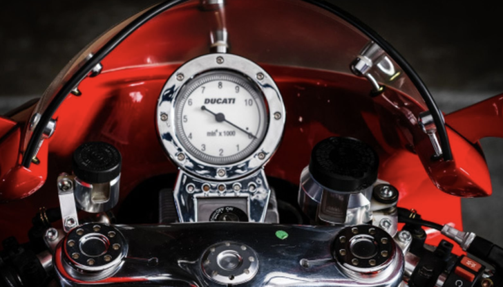 All’asta una Ducati MH900 dedicata a Mike Hailwood - Foto 4 di 10