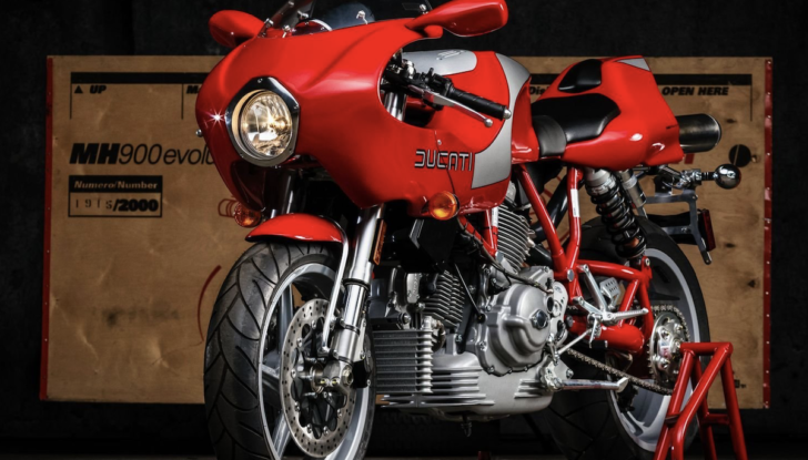 All’asta una Ducati MH900 dedicata a Mike Hailwood - Foto 6 di 10