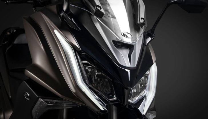 Kymco AK 550 ETS: motore Euro 5 e tante soluzioni pratiche - Foto 1 di 25