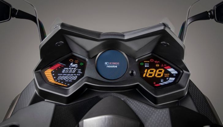 Kymco AK 550 ETS: motore Euro 5 e tante soluzioni pratiche - Foto 13 di 25