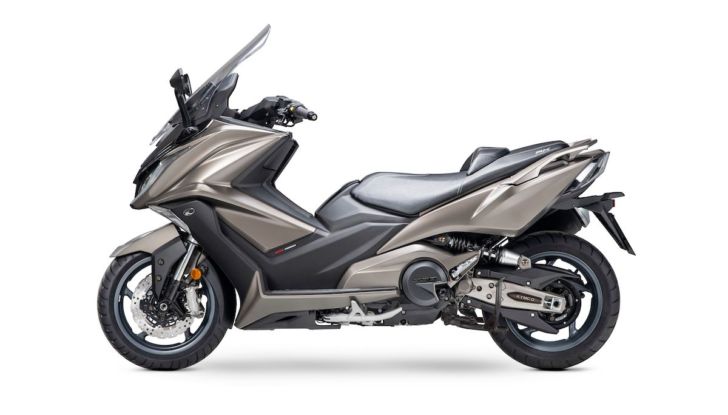 Kymco AK 550 ETS: motore Euro 5 e tante soluzioni pratiche - Foto 16 di 25