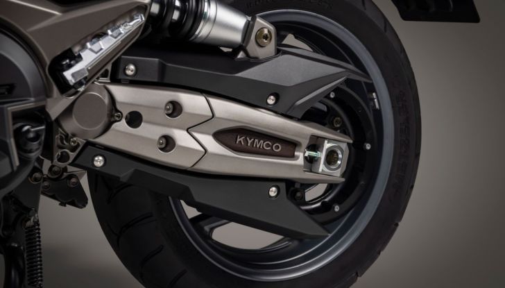 Kymco AK 550 ETS: motore Euro 5 e tante soluzioni pratiche - Foto 8 di 25