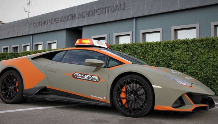 Nuova Lamborghini Huracan Evo Follow Me all’aeroporto di Bologna - Foto 5 di 6