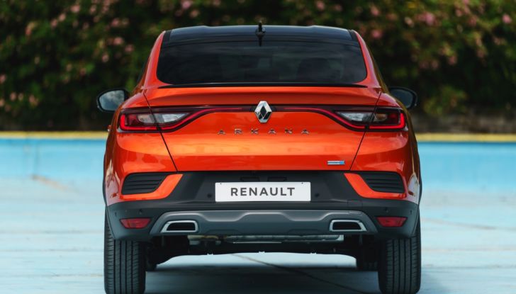 Prova su strada Renault Arkana Full Hybrid, il SUV Coupé ibrido con tre motori [VIDEO] - Foto 12 di 39