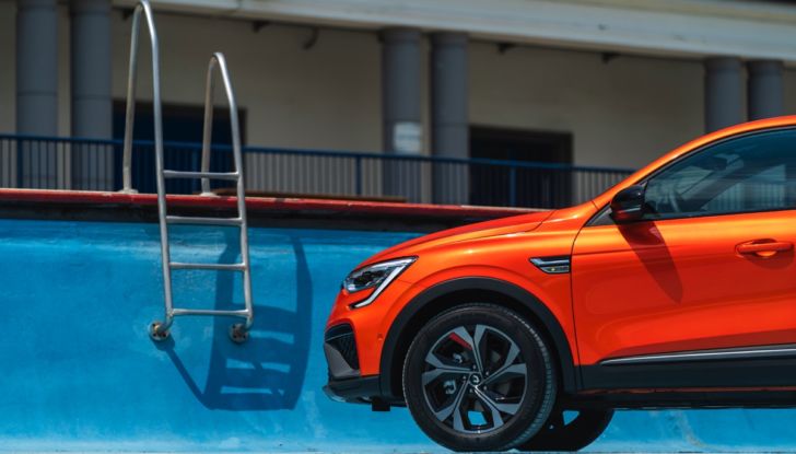 Prova su strada Renault Arkana Full Hybrid, il SUV Coupé ibrido con tre motori [VIDEO] - Foto 16 di 39