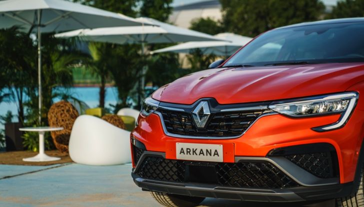 Prova su strada Renault Arkana Full Hybrid, il SUV Coupé ibrido con tre motori [VIDEO] - Foto 3 di 39