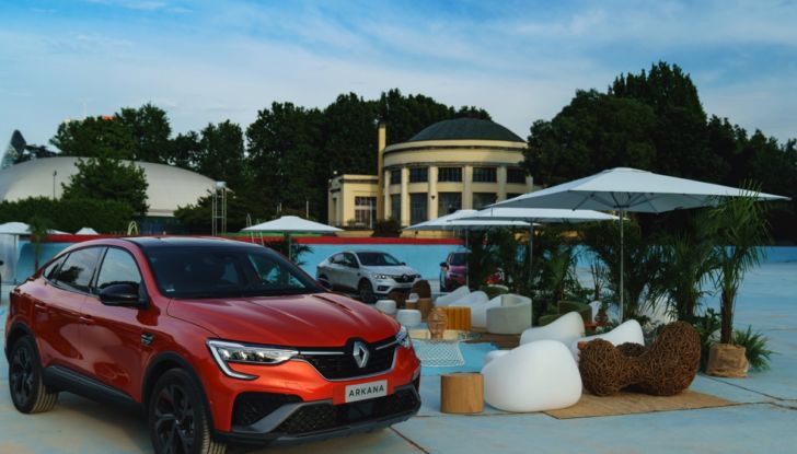 Prova su strada Renault Arkana Full Hybrid, il SUV Coupé ibrido con tre motori [VIDEO] - Foto 27 di 39