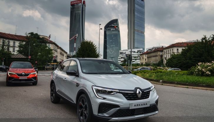 Prova su strada Renault Arkana Full Hybrid, il SUV Coupé ibrido con tre motori [VIDEO] - Foto 28 di 39