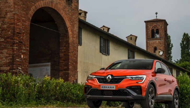 Prova su strada Renault Arkana Full Hybrid, il SUV Coupé ibrido con tre motori [VIDEO] - Foto 33 di 39