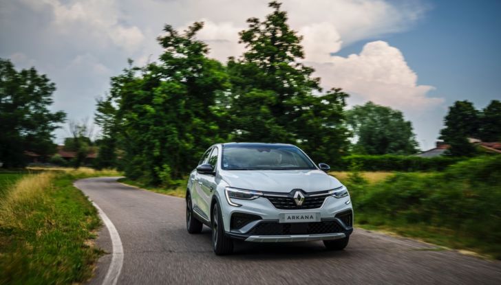 Prova su strada Renault Arkana Full Hybrid, il SUV Coupé ibrido con tre motori [VIDEO] - Foto 34 di 39