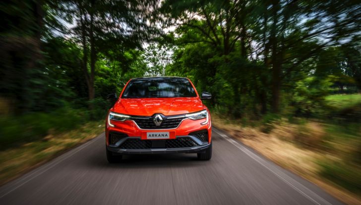 Prova su strada Renault Arkana Full Hybrid, il SUV Coupé ibrido con tre motori [VIDEO] - Foto 36 di 39