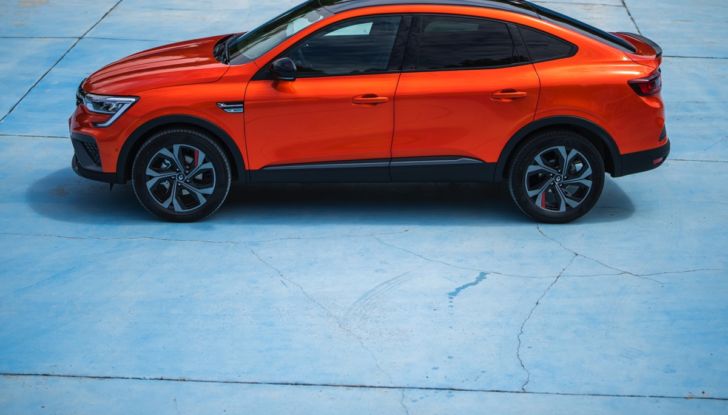 Prova su strada Renault Arkana Full Hybrid, il SUV Coupé ibrido con tre motori [VIDEO] - Foto 8 di 39