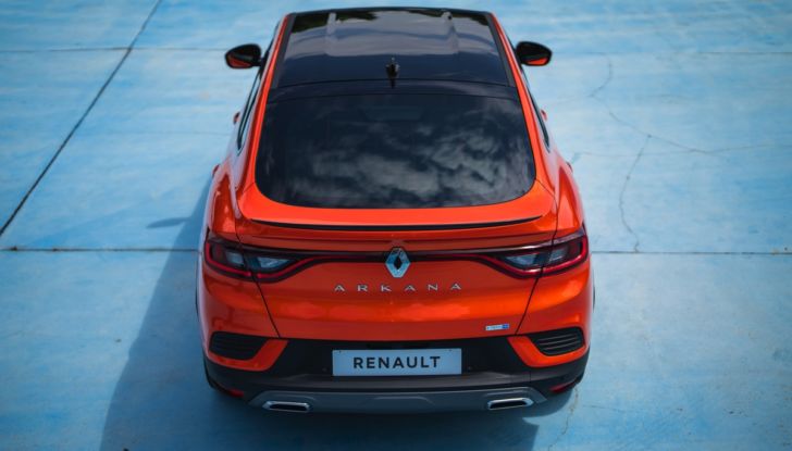 Prova su strada Renault Arkana Full Hybrid, il SUV Coupé ibrido con tre motori [VIDEO] - Foto 9 di 39