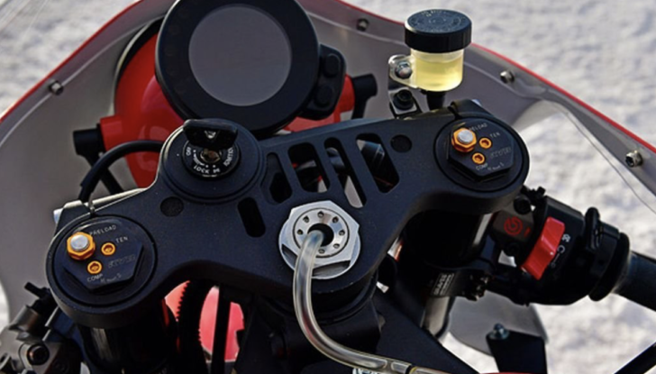 Una Yamaha XSR900 mascherata da TZ750 - Foto 1 di 11