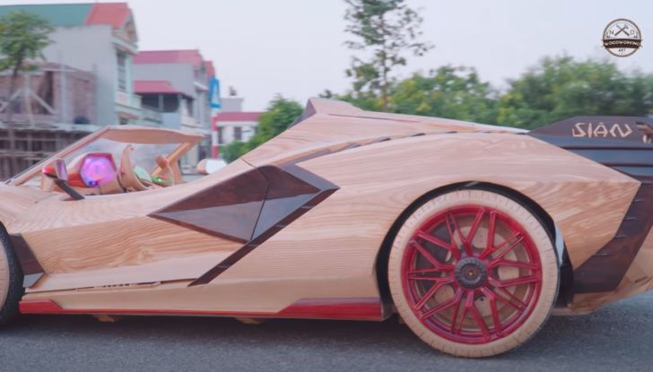 Lamborghini Sian modellino elettrico legno