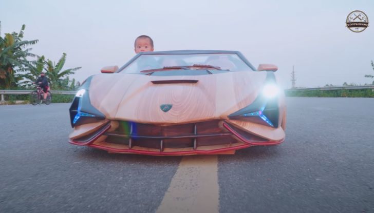 Lamborghini Sian modellino elettrico legno