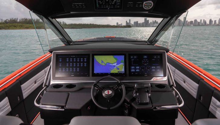 Mercedes AMG Cigarette Nighthawk motoscafo