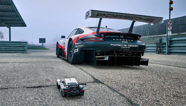 Porsche 911 RSR Lego