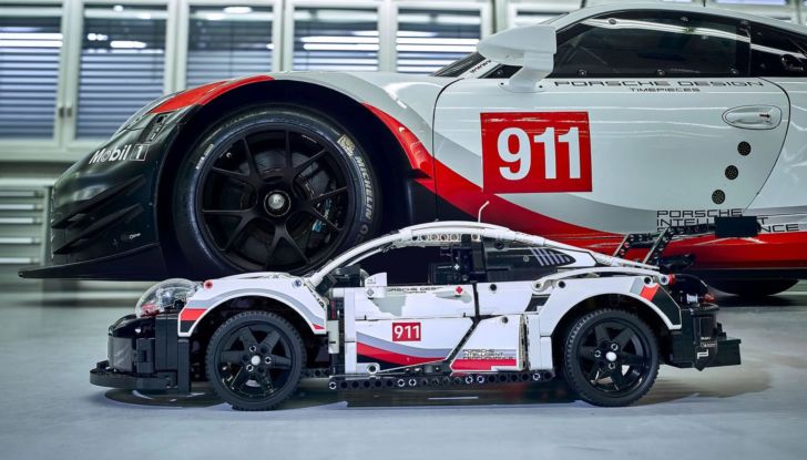 Porsche 911 RSR Lego