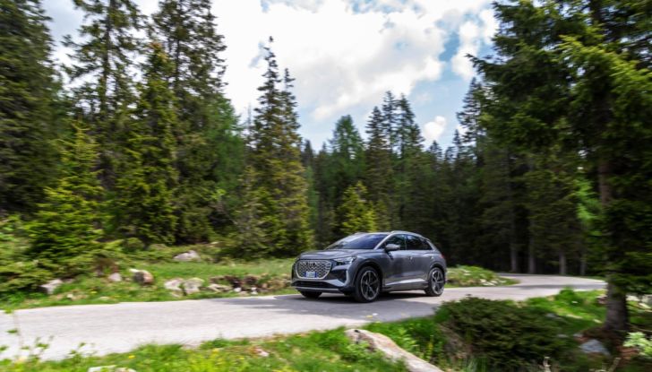 Prova su strada Audi Q4 E-Tron 50, ecco come va il SUV elettrico dei Quattro Anelli da 45.700 euro [VIDEO] - Foto 2 di 58
