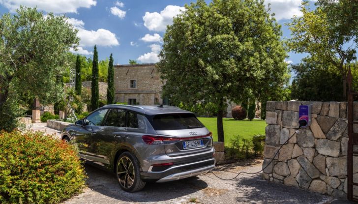 Prova su strada Audi Q4 E-Tron 50, ecco come va il SUV elettrico dei Quattro Anelli da 45.700 euro [VIDEO] - Foto 10 di 58