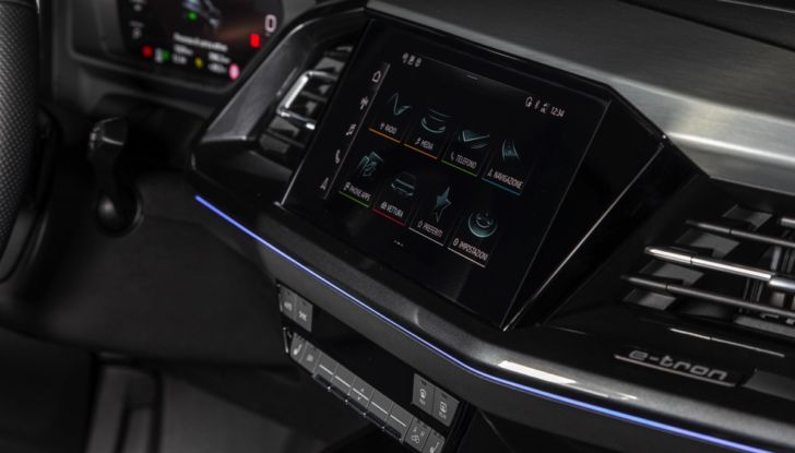 Prova su strada Audi Q4 E-Tron 50, ecco come va il SUV elettrico dei Quattro Anelli da 45.700 euro [VIDEO] - Foto 14 di 58