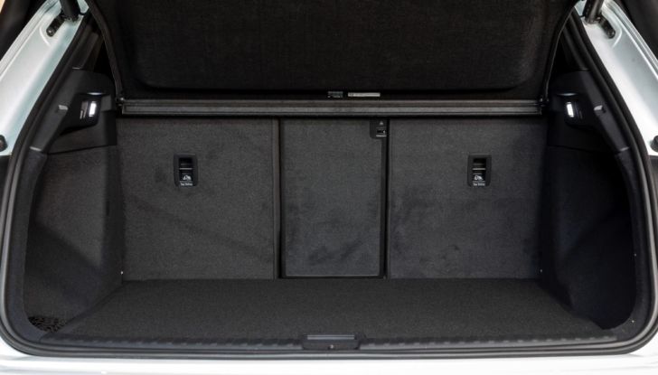 Prova su strada Audi Q4 E-Tron 50, ecco come va il SUV elettrico dei Quattro Anelli da 45.700 euro [VIDEO] - Foto 17 di 58