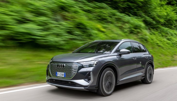 Prova su strada Audi Q4 E-Tron 50, ecco come va il SUV elettrico dei Quattro Anelli da 45.700 euro [VIDEO] - Foto 1 di 58