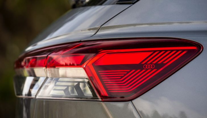 Prova su strada Audi Q4 E-Tron 50, ecco come va il SUV elettrico dei Quattro Anelli da 45.700 euro [VIDEO] - Foto 24 di 58