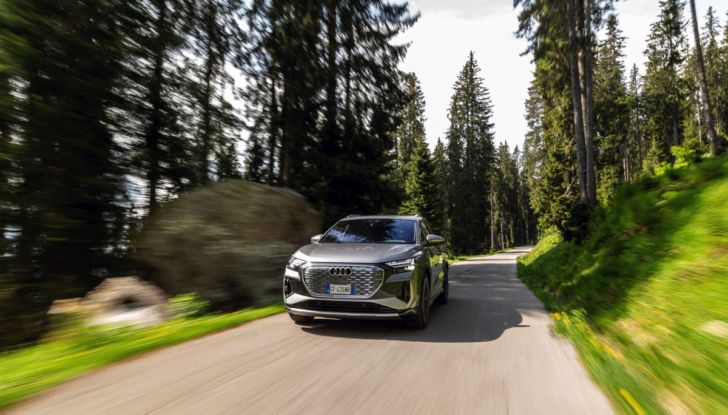 Prova su strada Audi Q4 E-Tron 50, ecco come va il SUV elettrico dei Quattro Anelli da 45.700 euro [VIDEO] - Foto 29 di 58