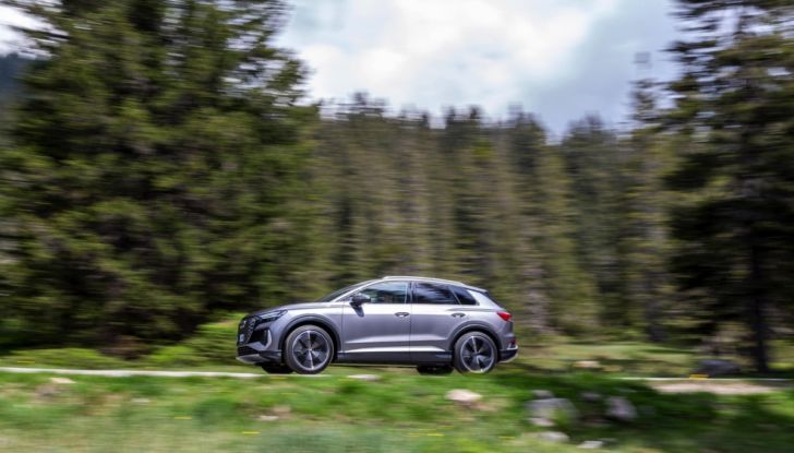 Prova su strada Audi Q4 E-Tron 50, ecco come va il SUV elettrico dei Quattro Anelli da 45.700 euro [VIDEO] - Foto 30 di 58