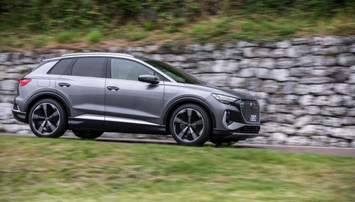 Prova su strada Audi Q4 E-Tron 50, ecco come va il SUV elettrico dei Quattro Anelli da 45.700 euro [VIDEO] - Foto 31 di 58