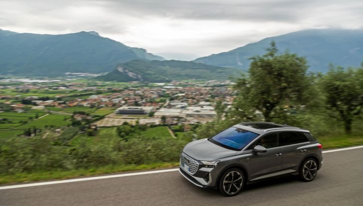 Prova su strada Audi Q4 E-Tron 50, ecco come va il SUV elettrico dei Quattro Anelli da 45.700 euro [VIDEO] - Foto 32 di 58