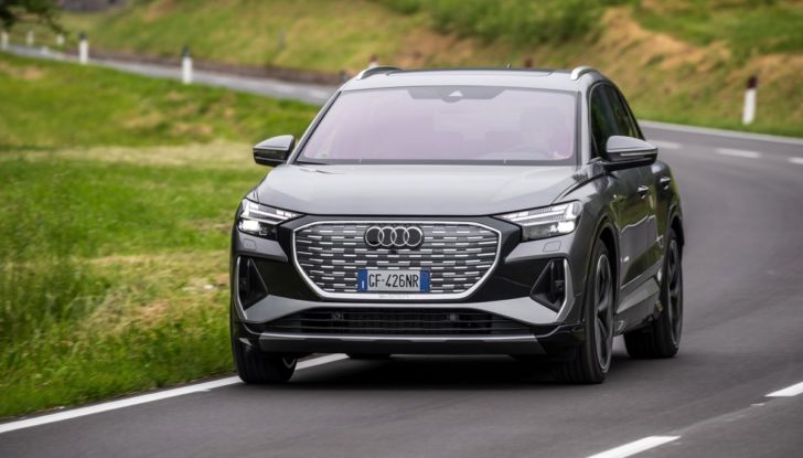Prova su strada Audi Q4 E-Tron 50, ecco come va il SUV elettrico dei Quattro Anelli da 45.700 euro [VIDEO] - Foto 33 di 58