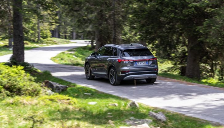 Prova su strada Audi Q4 E-Tron 50, ecco come va il SUV elettrico dei Quattro Anelli da 45.700 euro [VIDEO] - Foto 46 di 58