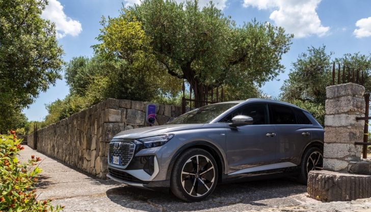 Prova su strada Audi Q4 E-Tron 50, ecco come va il SUV elettrico dei Quattro Anelli da 45.700 euro [VIDEO] - Foto 9 di 58