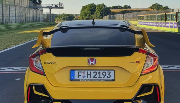 [VIDEO] Prova in pista Honda Civic Type R Limited Edition: un’arma da track day - Foto 18 di 18