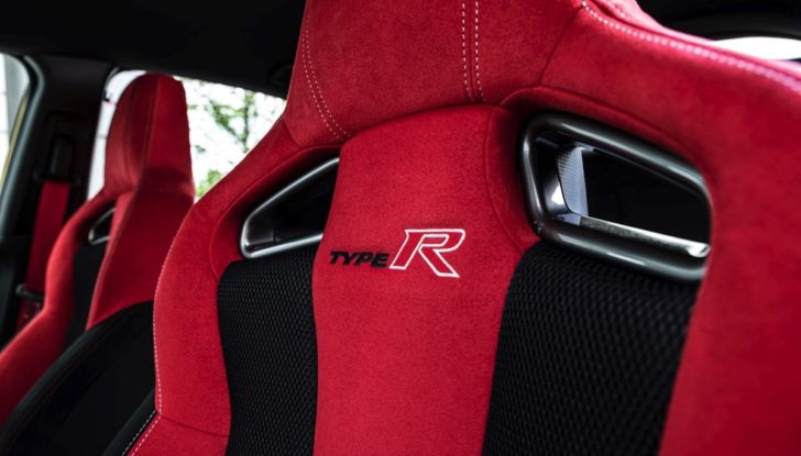 [VIDEO] Prova in pista Honda Civic Type R Limited Edition: un’arma da track day - Foto 8 di 18