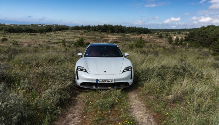 [VIDEO] Prova Porsche Taycan Cross Turismo: dalla pista al fuoristrada con 760 CV - Foto 8 di 37