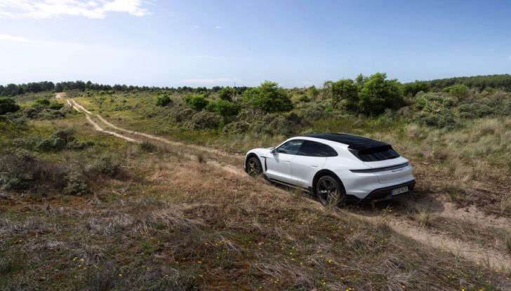 [VIDEO] Prova Porsche Taycan Cross Turismo: dalla pista al fuoristrada con 760 CV - Foto 4 di 37