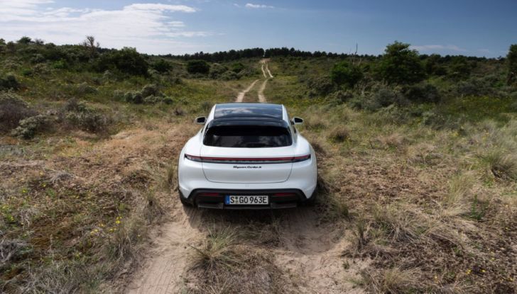 [VIDEO] Prova Porsche Taycan Cross Turismo: dalla pista al fuoristrada con 760 CV - Foto 5 di 37