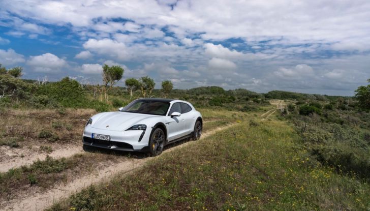 [VIDEO] Prova Porsche Taycan Cross Turismo: dalla pista al fuoristrada con 760 CV - Foto 6 di 37