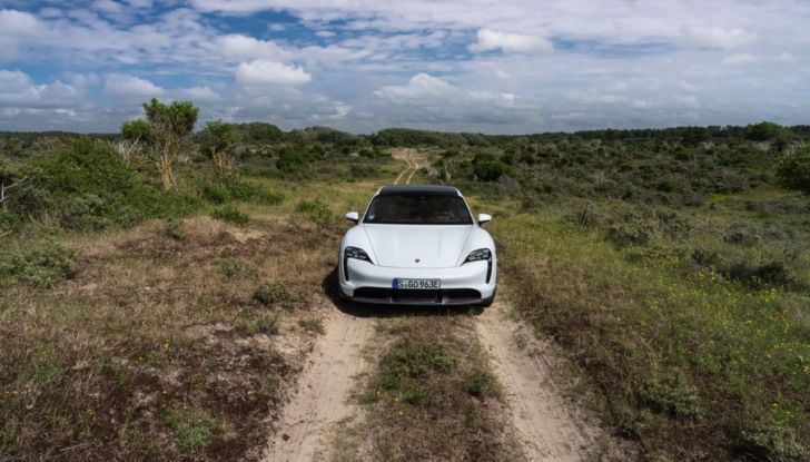 [VIDEO] Prova Porsche Taycan Cross Turismo: dalla pista al fuoristrada con 760 CV - Foto 7 di 37