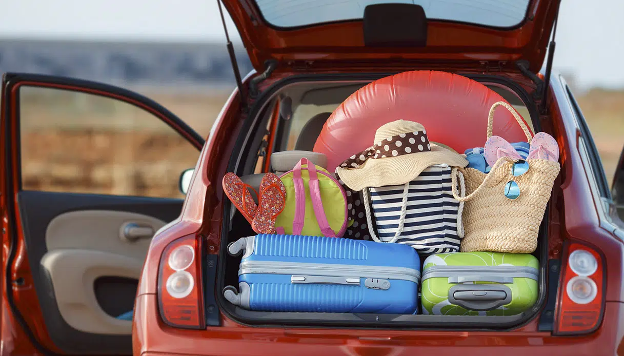 Bagagliaio auto vacanze estate