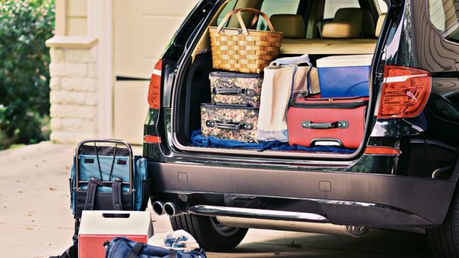 Guida alle vacanze in auto: come preparare il bagagliaio