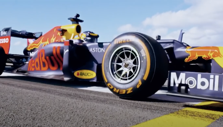 Auto, moto e aerei in sfida in una drag race pazzesca firmata Red Bull - Foto 3 di 8