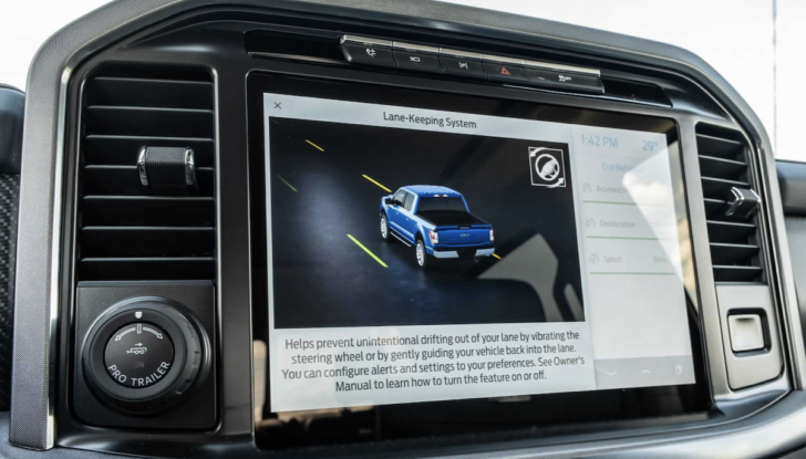 Potente e ibrido: arriva in Italia il Ford F-150 Powerboost - Foto 10 di 12